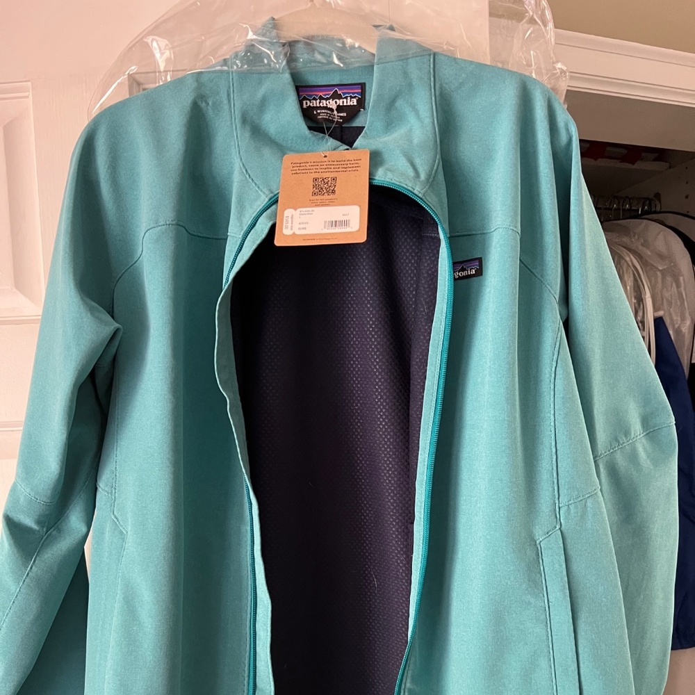 Patagonia rain jacket size L turquoise blue, new with tag